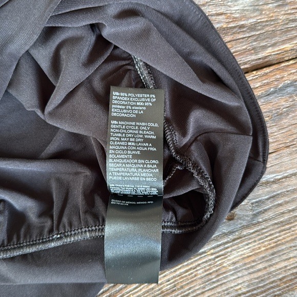 White House Black Market surplus wrap black  top brown contrast stitching NWT Lg - Picture 10 of 11